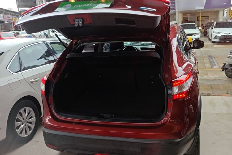 Used Nissan Qashqai 2016 2.0L CVT Elite Edition Trunk