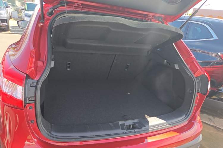 Used Nissan Qashqai 2016 2.0L CVT Elite Edition Trunk