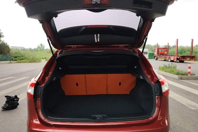 Used Nissan Qashqai 2016 2.0L CVT Elite Edition Trunk