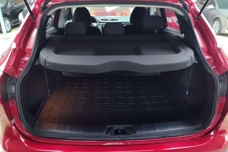 Used Nissan Qashqai 2016 2.0L CVT Elite Edition Trunk