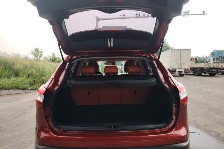 Used Nissan Qashqai 2016 2.0L CVT Elite Edition Trunk