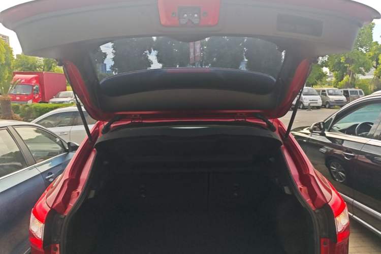 Used Nissan Qashqai 2016 2.0L CVT Elite Edition Trunk