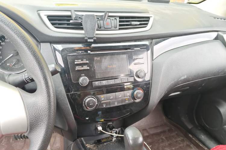 Used Nissan Qashqai 2016 2.0L CVT Elite Edition Audio And AC Panel
