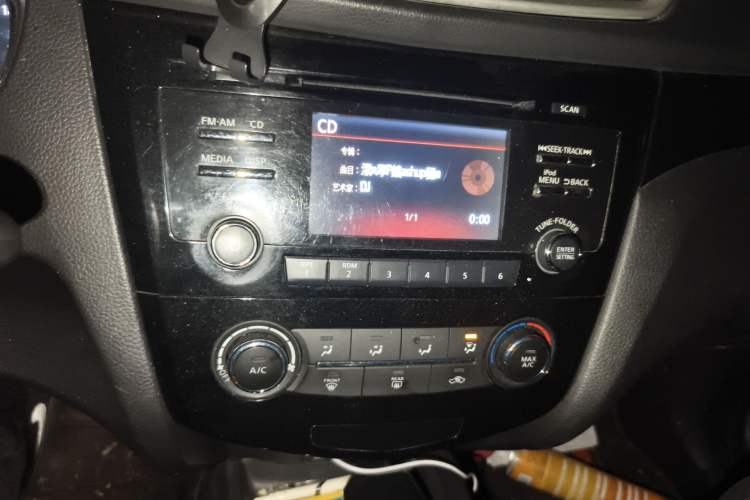 Used Nissan Qashqai 2016 2.0L CVT Elite Edition Audio And AC Panel