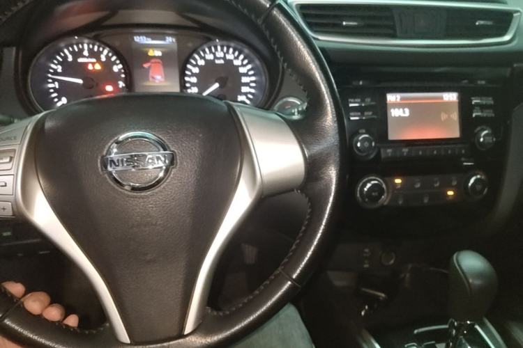 Used Nissan Qashqai 2016 2.0L CVT Luxury Edition Center Console