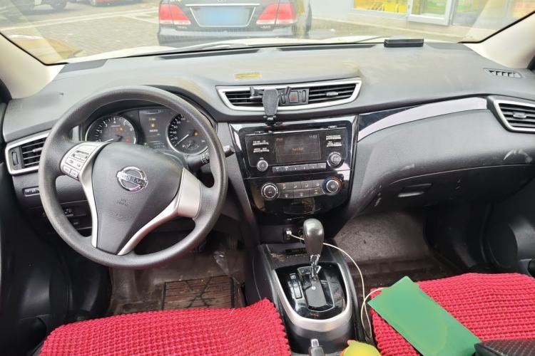 Used Nissan Qashqai 2016 2.0L CVT Elite Edition Center Console