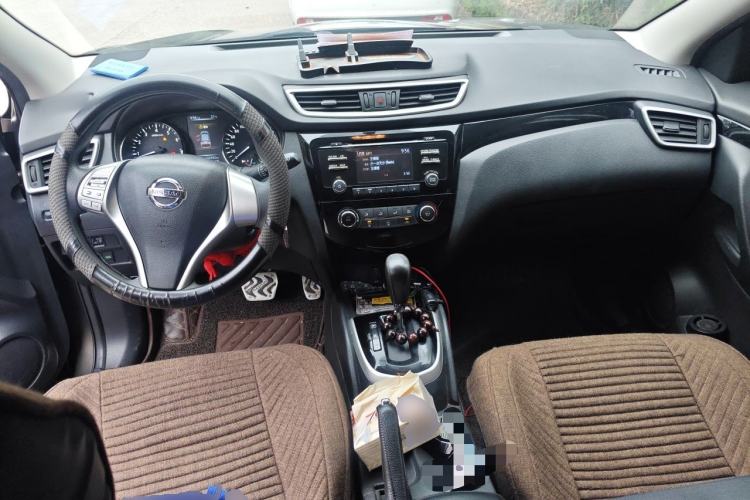 Used Nissan Qashqai 2016 2.0L CVT Elite Edition Center Console