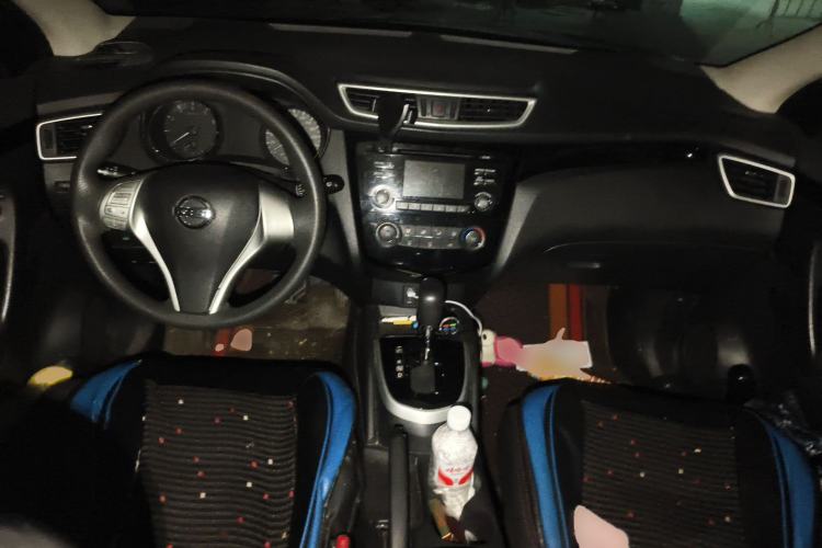 Used Nissan Qashqai 2016 2.0L CVT Elite Edition Center Console
