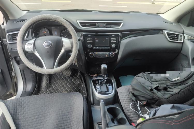 Used Nissan Qashqai 2016 2.0L CVT Elite Edition Center Console