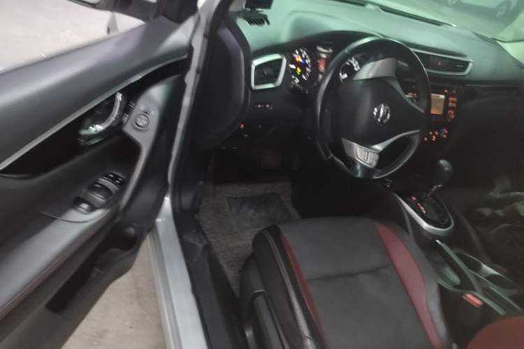 Used Nissan Qashqai 2016 2.0L CVT Luxury Edition Driver Seat