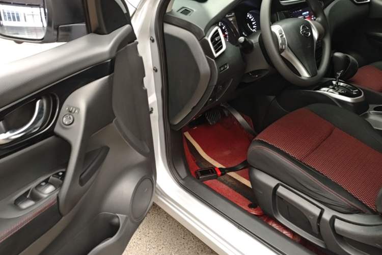 Used Nissan Qashqai 2016 2.0L CVT Elite Edition Driver Seat