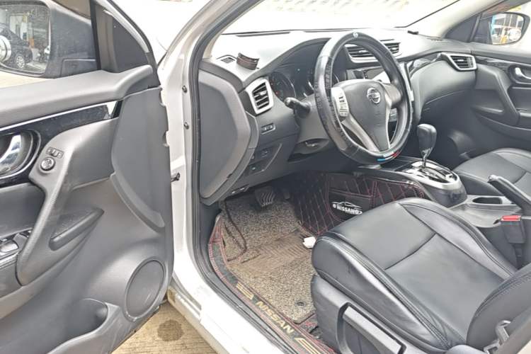 Used Nissan Qashqai 2016 2.0L CVT Elite Edition Driver Seat