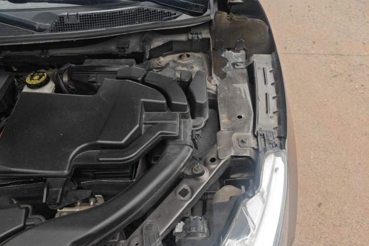 Used Nissan Qashqai 2016 2.0L CVT Elite Edition Engine Bay Left