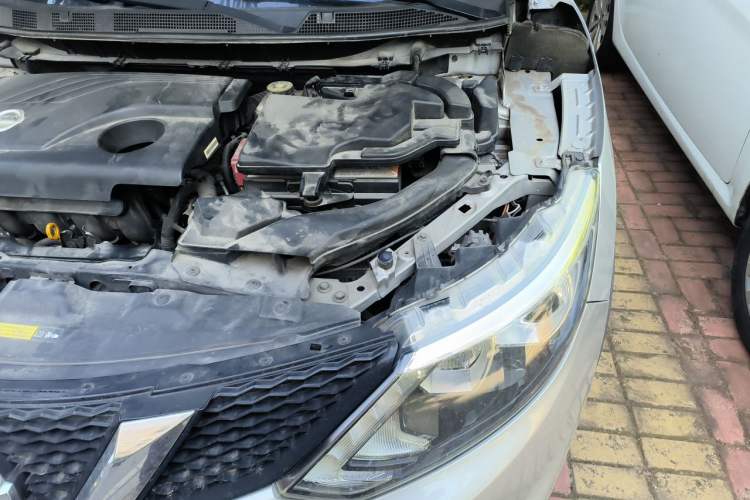 Used Nissan Qashqai 2016 2.0L CVT Deluxe Edition Engine Bay Left