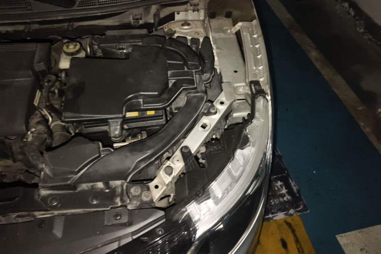 Used Nissan Qashqai 2016 2.0L CVT Elite Edition Engine Bay Left