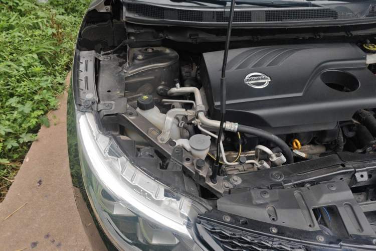 Used Nissan Qashqai 2016 2.0L CVT Elite Edition Engine Bay Right