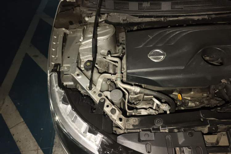 Used Nissan Qashqai 2016 2.0L CVT Elite Edition Engine Bay Right