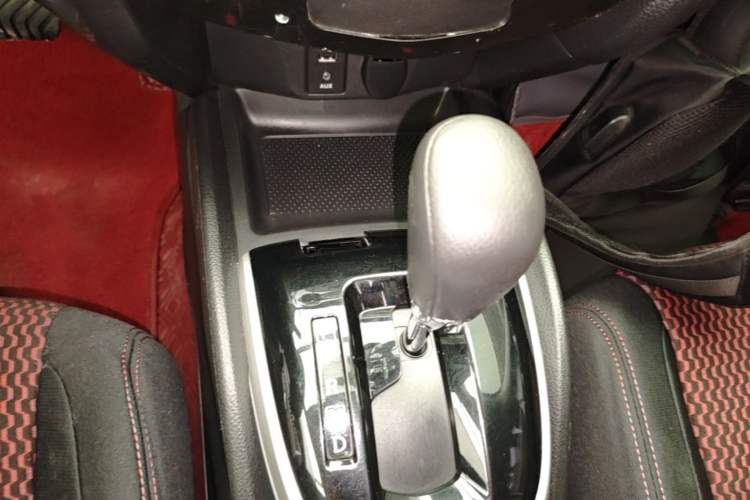 Used Nissan Qashqai 2016 2.0L CVT Elite Edition Gear Lever