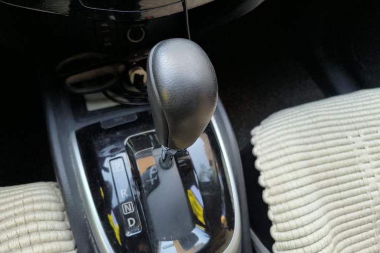 Used Nissan Qashqai 2016 2.0L CVT Deluxe Edition Gear Lever