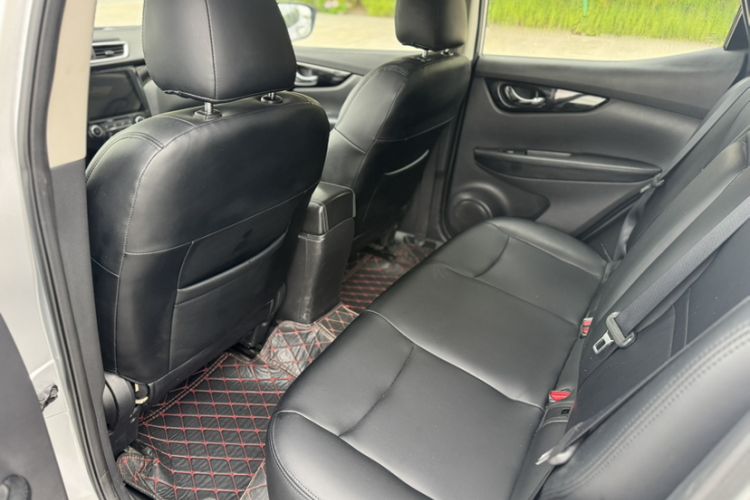 Used Nissan Qashqai 2016 2.0L CVT Elite Edition Interior 2