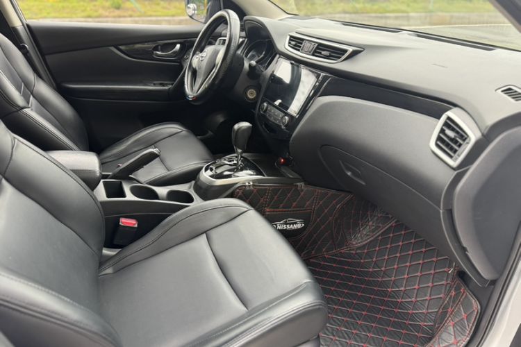 Used Nissan Qashqai 2016 2.0L CVT Elite Edition Interior 4