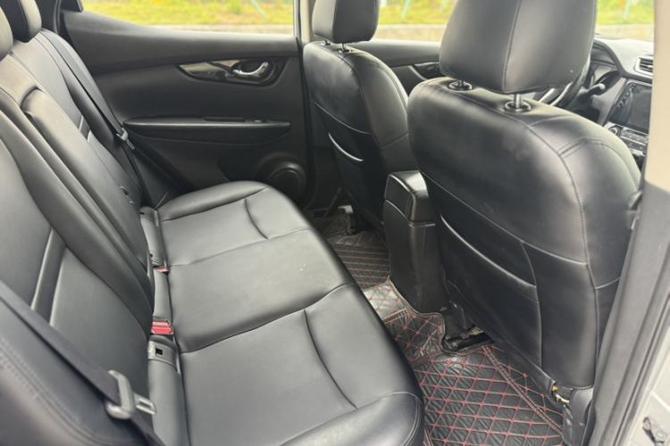 Used Nissan Qashqai 2016 2.0L CVT Elite Edition Interior 6