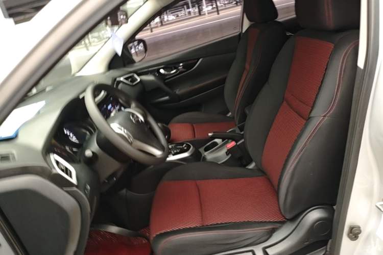 Used Nissan Qashqai 2016 2.0L CVT Elite Edition Left Front Seat