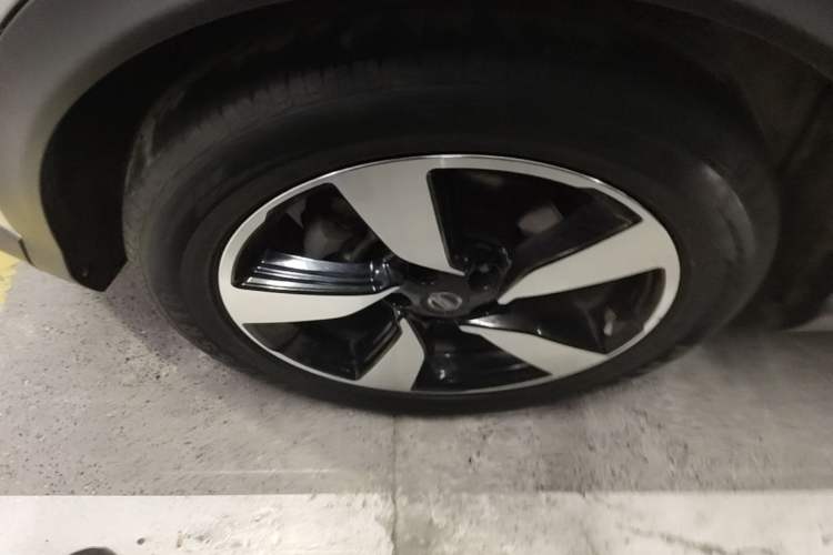 Used Nissan Qashqai 2016 2.0L CVT Luxury Edition Left Front Wheel Hub