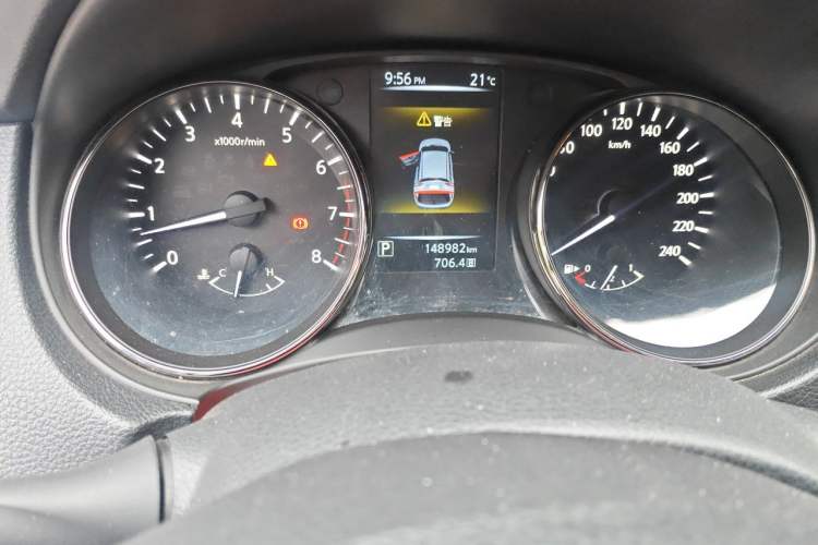 Used Nissan Qashqai 2016 2.0L CVT Elite Edition Odometer Close Up