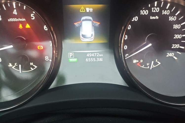 Used Nissan Qashqai 2016 2.0L CVT Leading Edition Odometer Close Up