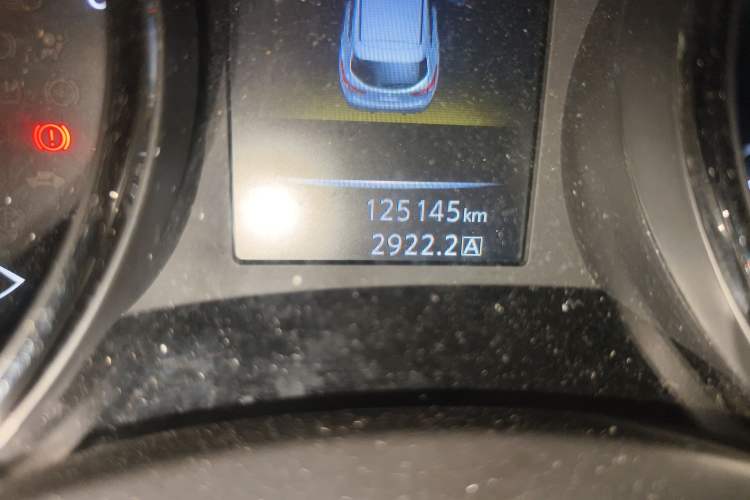 Used Nissan Qashqai 2016 2.0L CVT Elite Edition Odometer Close Up