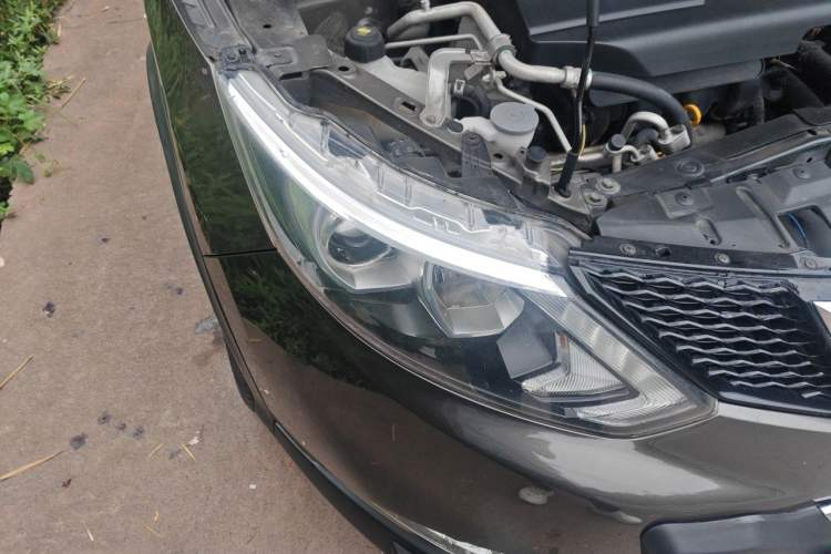Used Nissan Qashqai 2016 2.0L CVT Elite Edition Right Front Headlight