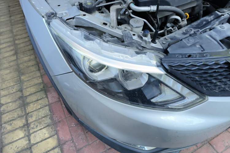 Used Nissan Qashqai 2016 2.0L CVT Deluxe Edition Right Front Headlight