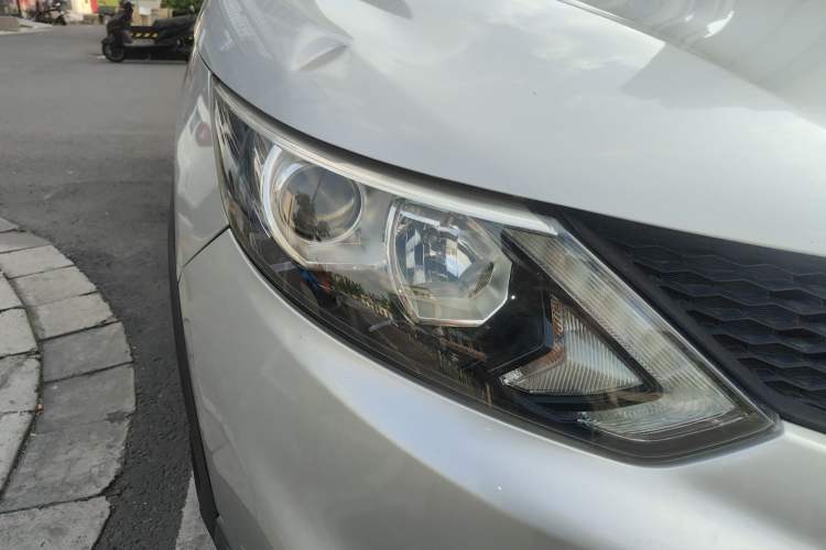 Used Nissan Qashqai 2016 2.0L CVT Elite Edition Right Front Headlight