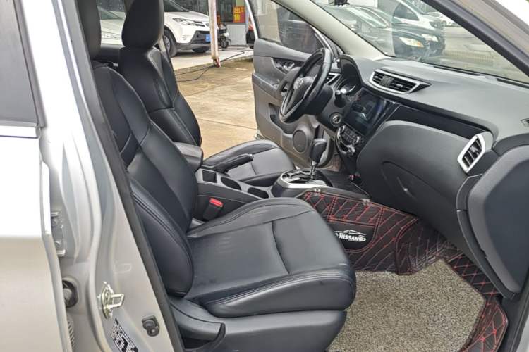 Used Nissan Qashqai 2016 2.0L CVT Elite Edition Right Front Seat