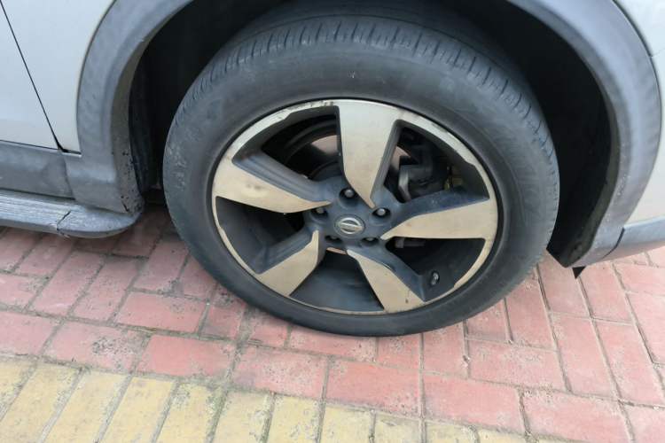 Used Nissan Qashqai 2016 2.0L CVT Deluxe Edition Right Front Wheel Hub