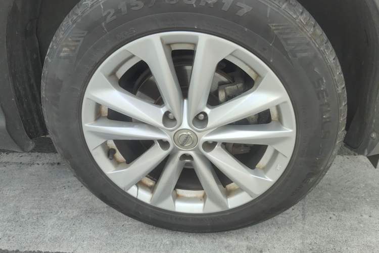 Used Nissan Qashqai 2016 2.0L CVT Elite Edition Right Front Wheel Hub