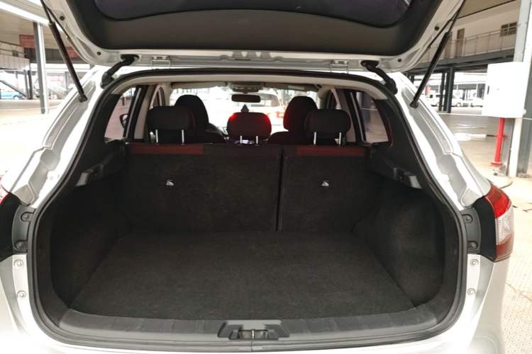 Used Nissan Qashqai 2016 2.0L CVT Elite Edition Trunk