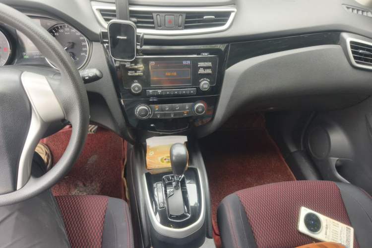 Used Nissan Qashqai 2016 2.0L CVT Elite Edition Audio And AC Panel