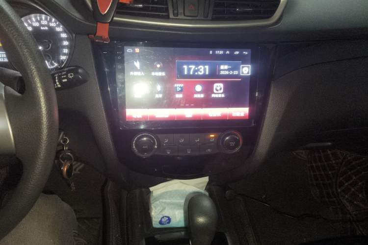 Used Nissan Qashqai 2016 2.0L CVT Elite Edition Audio And AC Panel