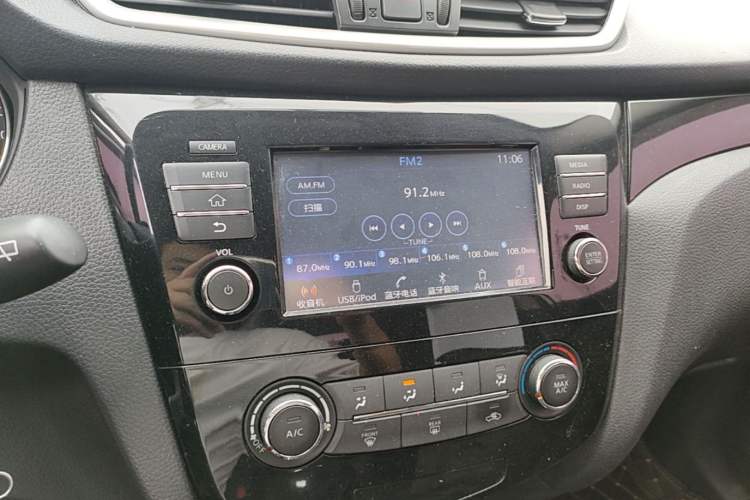 Used Nissan Qashqai 2016 2.0L CVT Elite Edition Audio And AC Panel