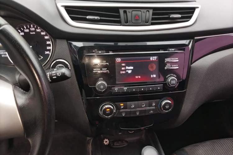 Used Nissan Qashqai 2016 2.0L CVT Luxury Edition Audio And AC Panel