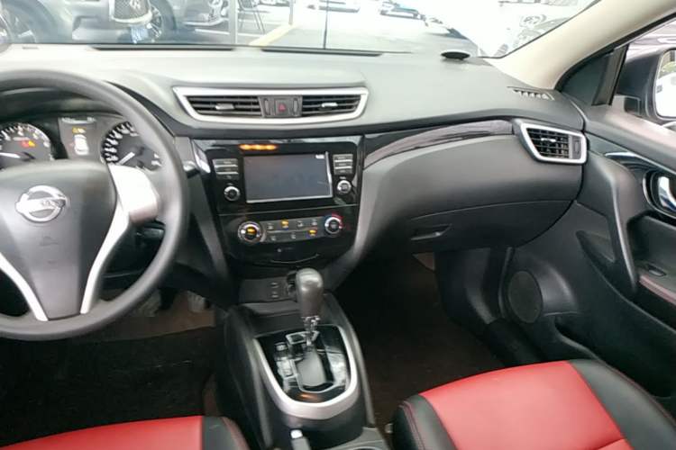 Used Nissan Qashqai 2016 2.0L CVT Elite Edition Audio And AC Panel