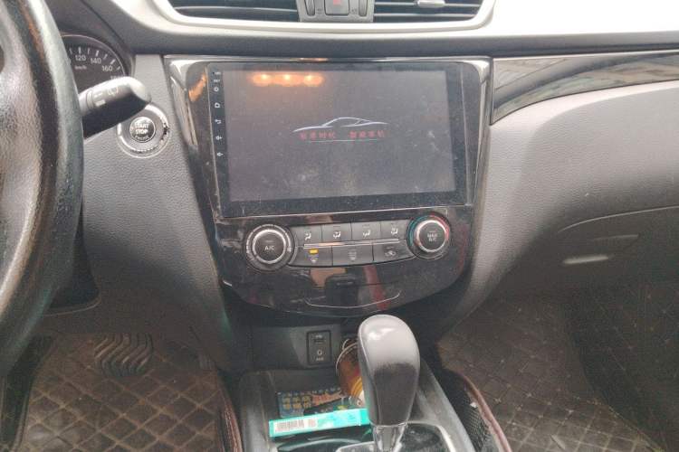 Used Nissan Qashqai 2016 2.0L CVT Luxury Edition Audio And AC Panel