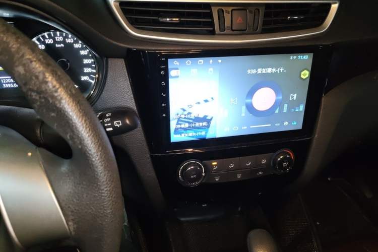 Used Nissan Qashqai 2016 2.0L CVT Elite Edition Audio And AC Panel