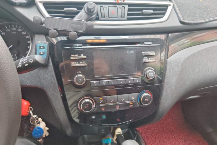 Used Nissan Qashqai 2016 2.0L CVT Elite Edition Audio And AC Panel
