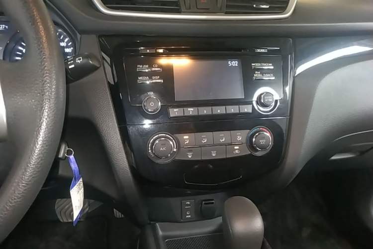 Used Nissan Qashqai 2016 2.0L CVT Elite Edition Audio And AC Panel