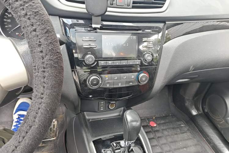 Used Nissan Qashqai 2016 2.0L CVT Luxury Edition Audio And AC Panel
