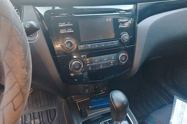 Used Nissan Qashqai 2016 2.0L CVT Luxury Edition Audio And AC Panel
