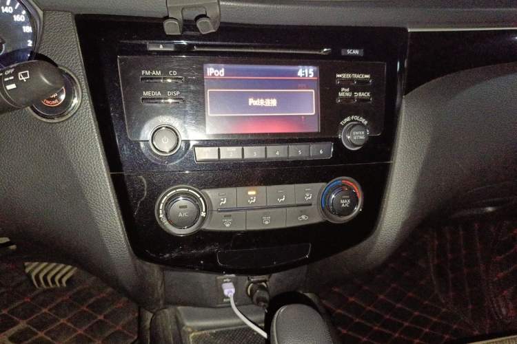 Used Nissan Qashqai 2016 2.0L CVT Luxury Edition Audio And AC Panel